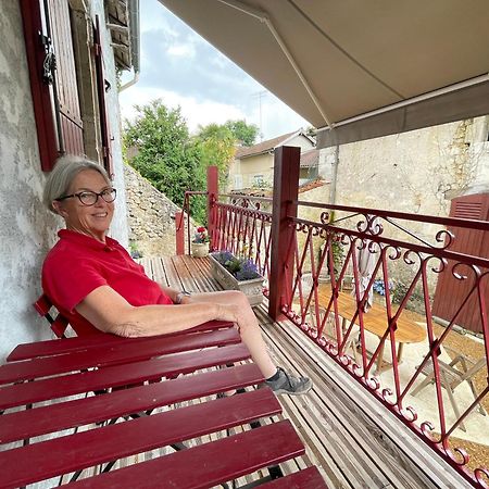 Au Pied Du Chateau Bourdeilles Exterior foto