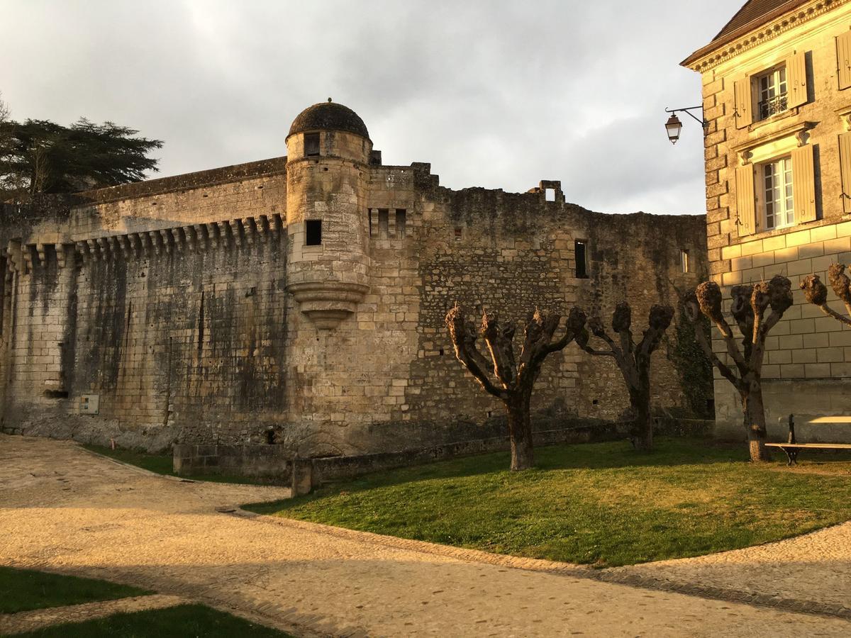 Au Pied Du Chateau Bourdeilles Exterior foto