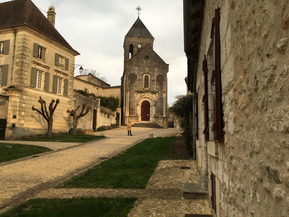Au Pied Du Chateau Bourdeilles Exterior foto